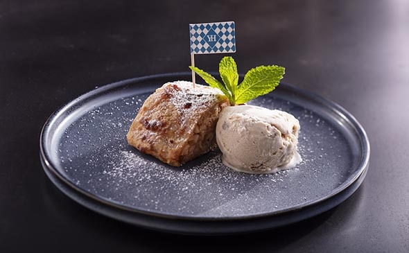 TRADITIONAL APPLE STRUDEL