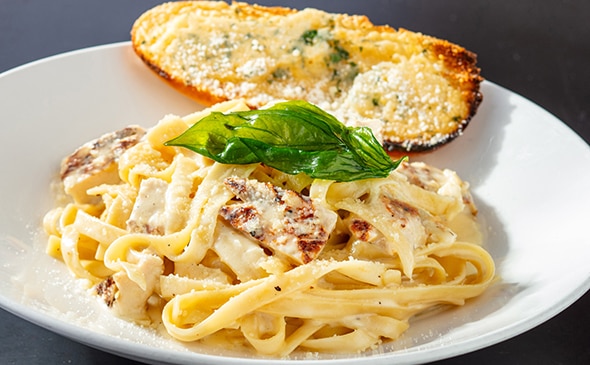 FETTUCCINE ALFREDO | Yard House